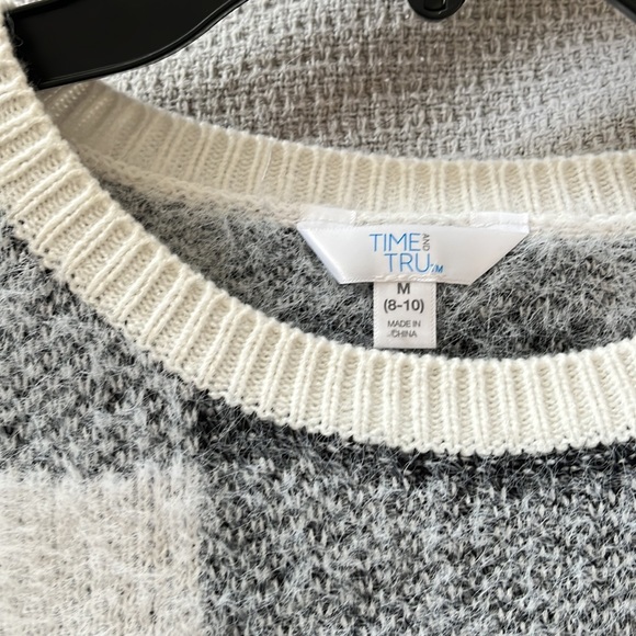New without tags super soft sweater - Picture 2 of 3